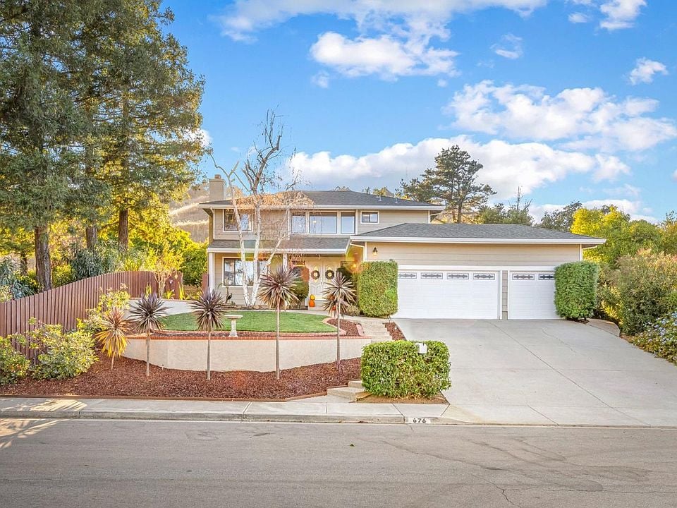 676 Colleen Dr