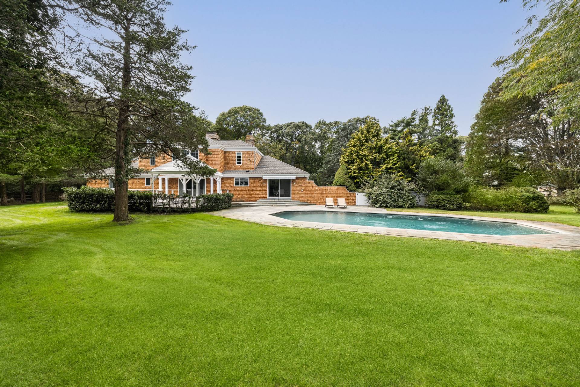 SPRAWLING, GATED GROUNDS IN NORTH HAVEN