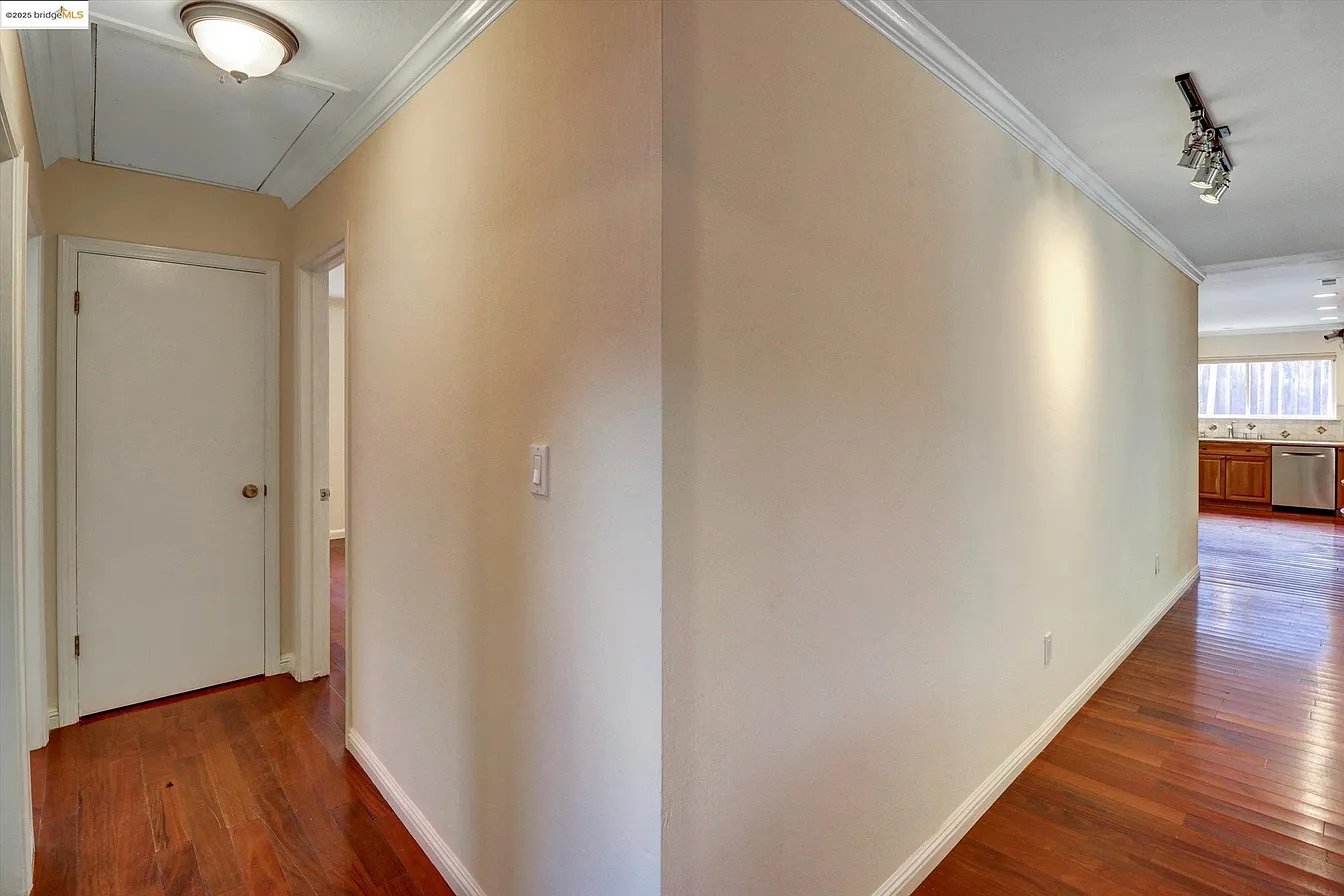 8153 Surrey Ln