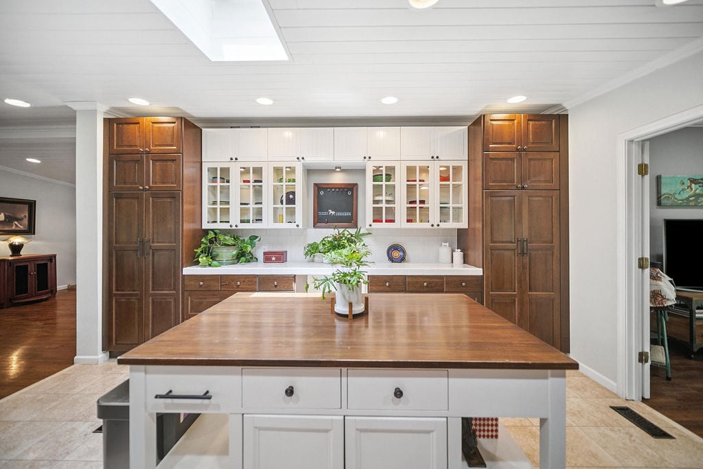 60 NE Davis Farm Road