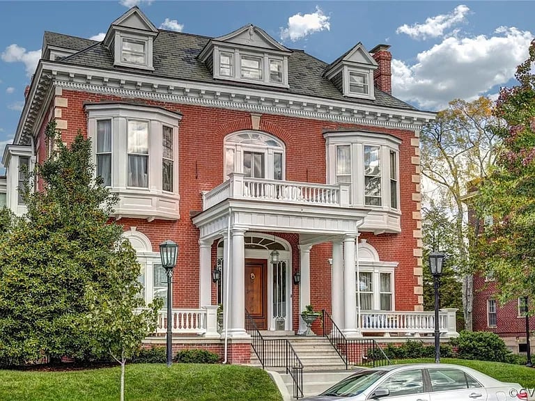 2700 Monument Ave