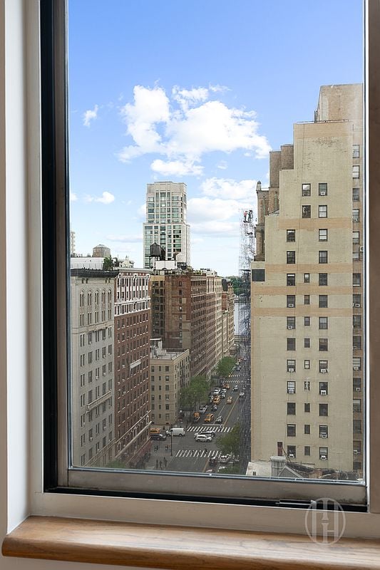 201 W 72nd Street 16E
