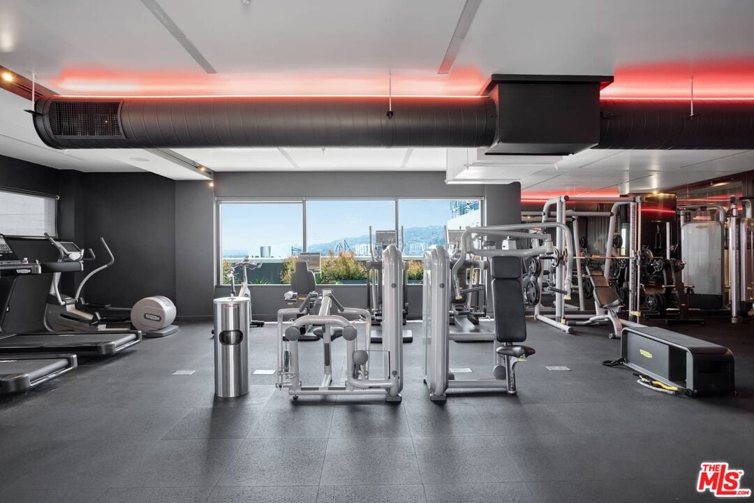 6250 Hollywood Blvd, #15A/B