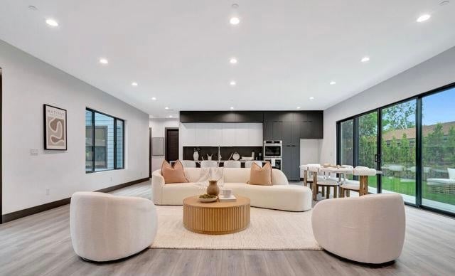 19513-19515 Cantara St