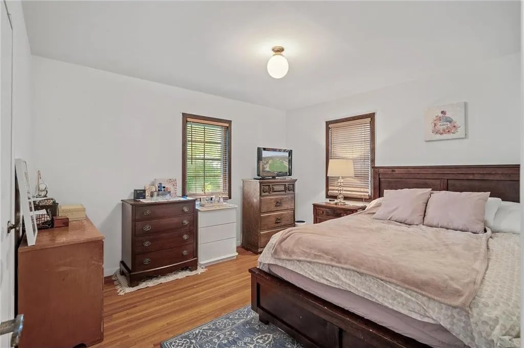 156 Lakeview Ave