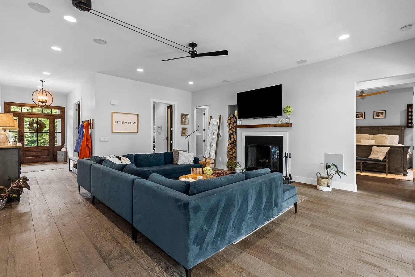 805 Hidden Acres Ln