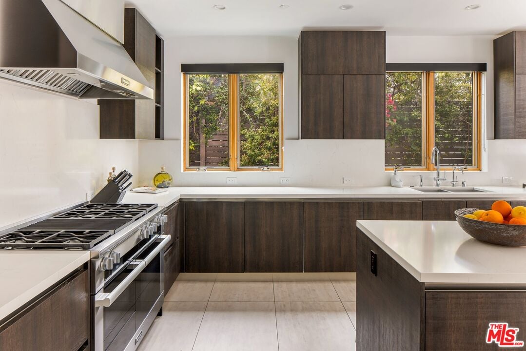 Aurelian Pavilion, W Sunset Blvd, 90049