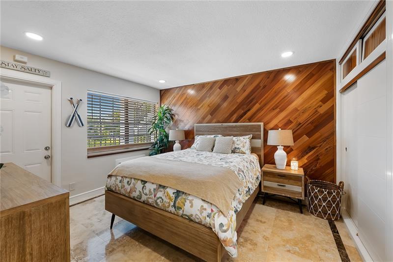 701 S Riverside Dr #203