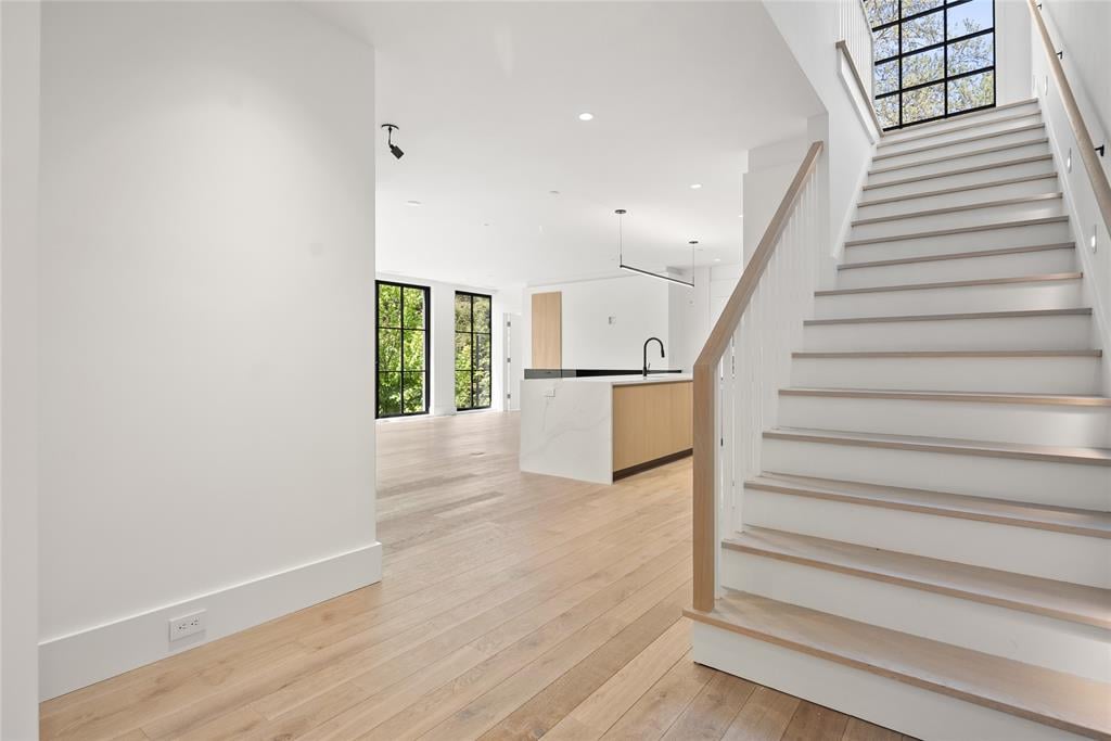 41 Richmondville Ave Unit: Duplex 2