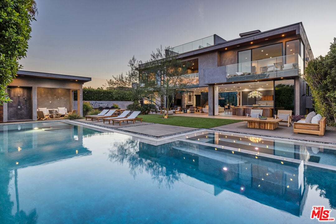 Aria Vista, Stradella Rd, 90077