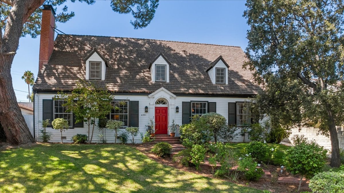 Toluca Lake 5  + 4 Traditional witih Pool & Guest House