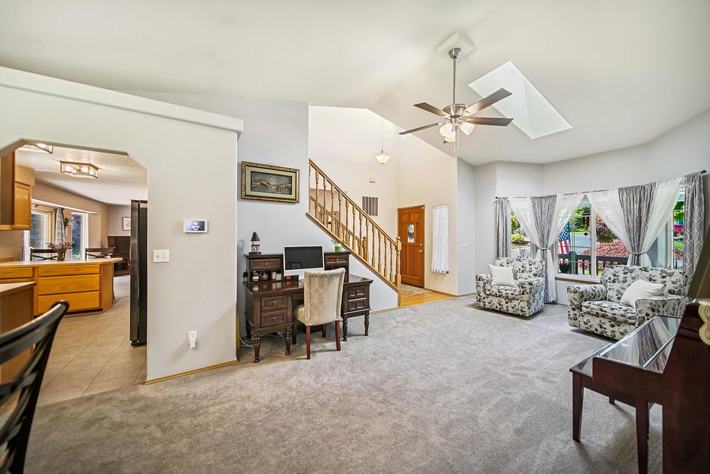 2147 Dunrobin Lane E