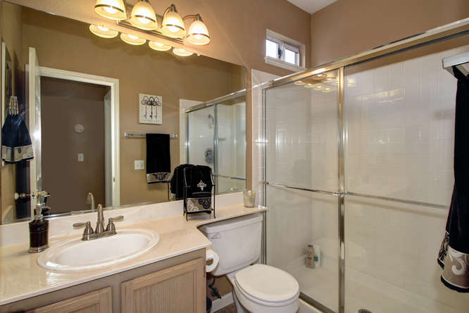 Just Listed! Well Maintained Home in Roseville!