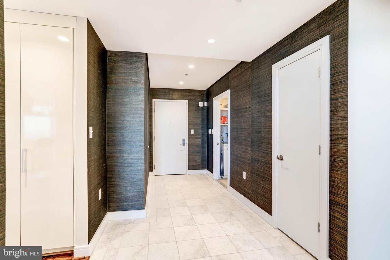 6820 Wisconsin Ave #7006