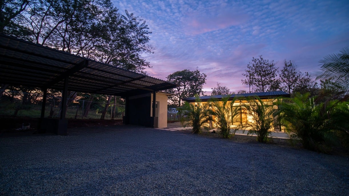 Casa Dos Rosas | Near the Coast House For Sale in Tamarindo