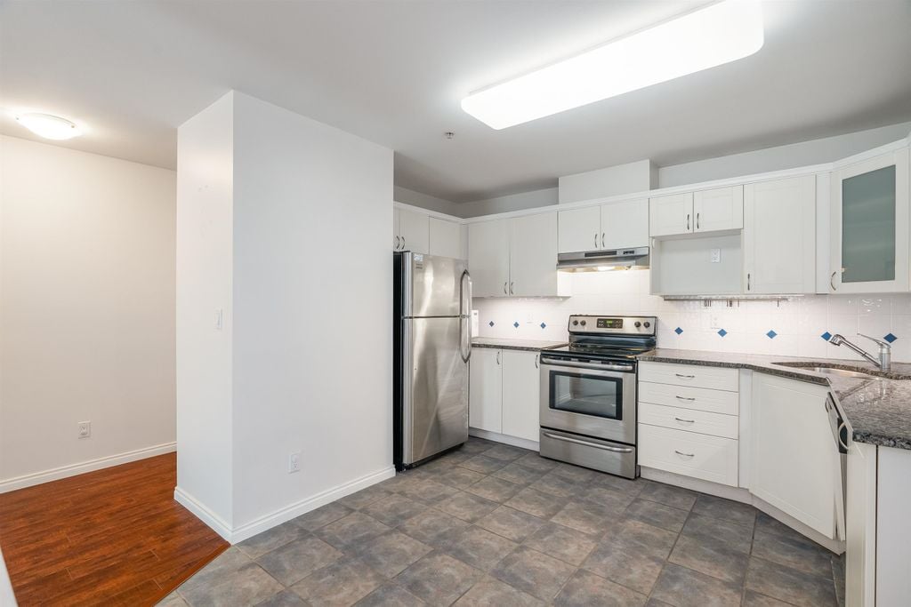121 Shoreline Cir, #408