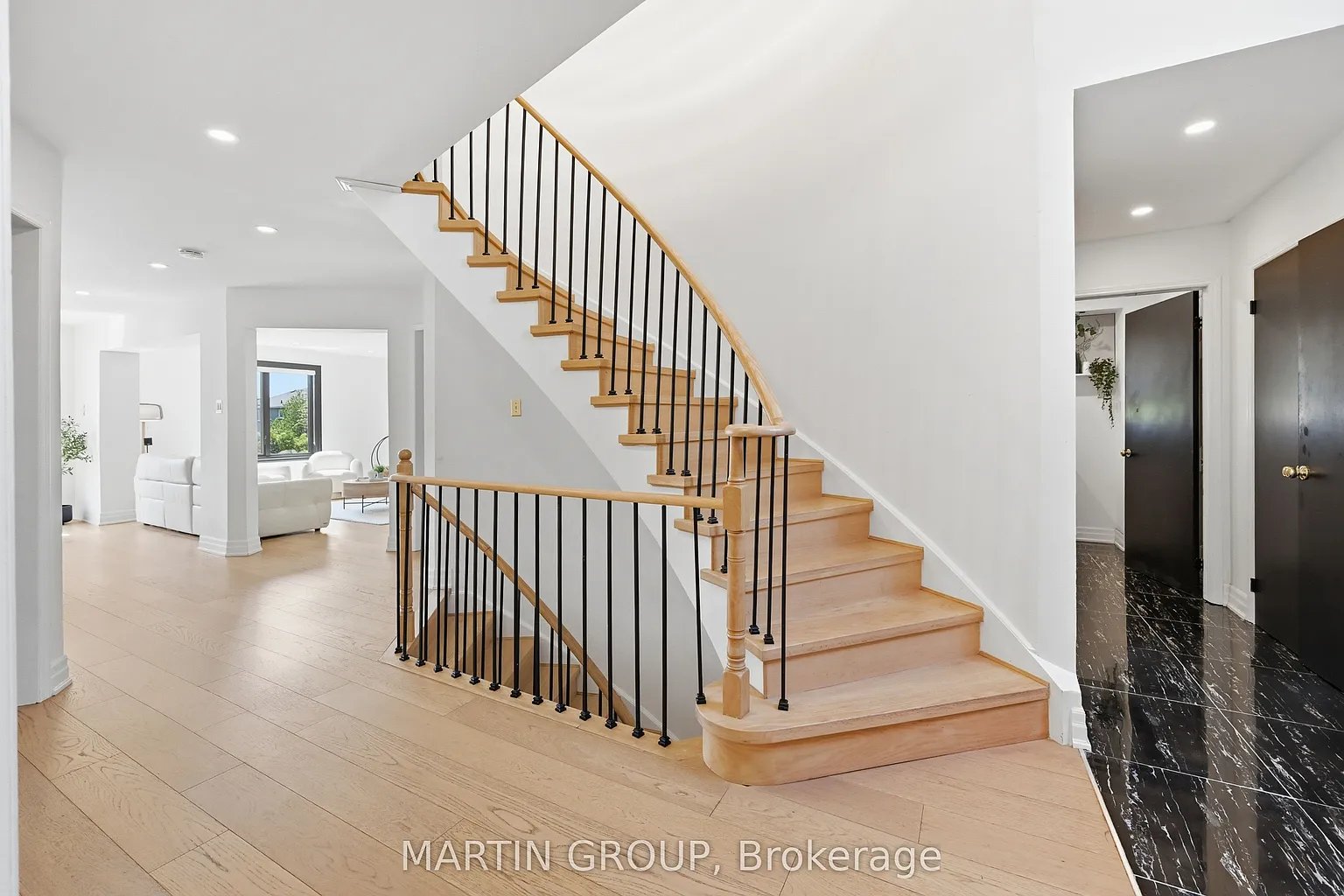 376 Carrier Ln
