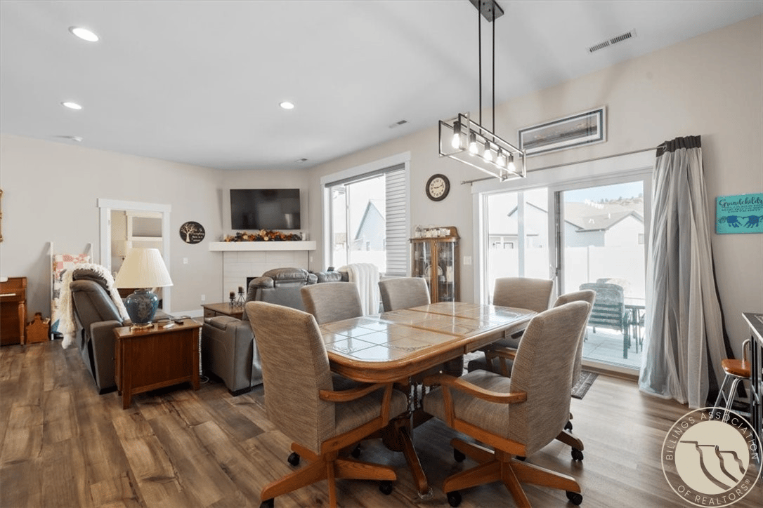 3110 Falcon Cir