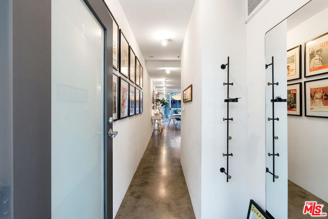 5806 Waring Ave Unit: 2