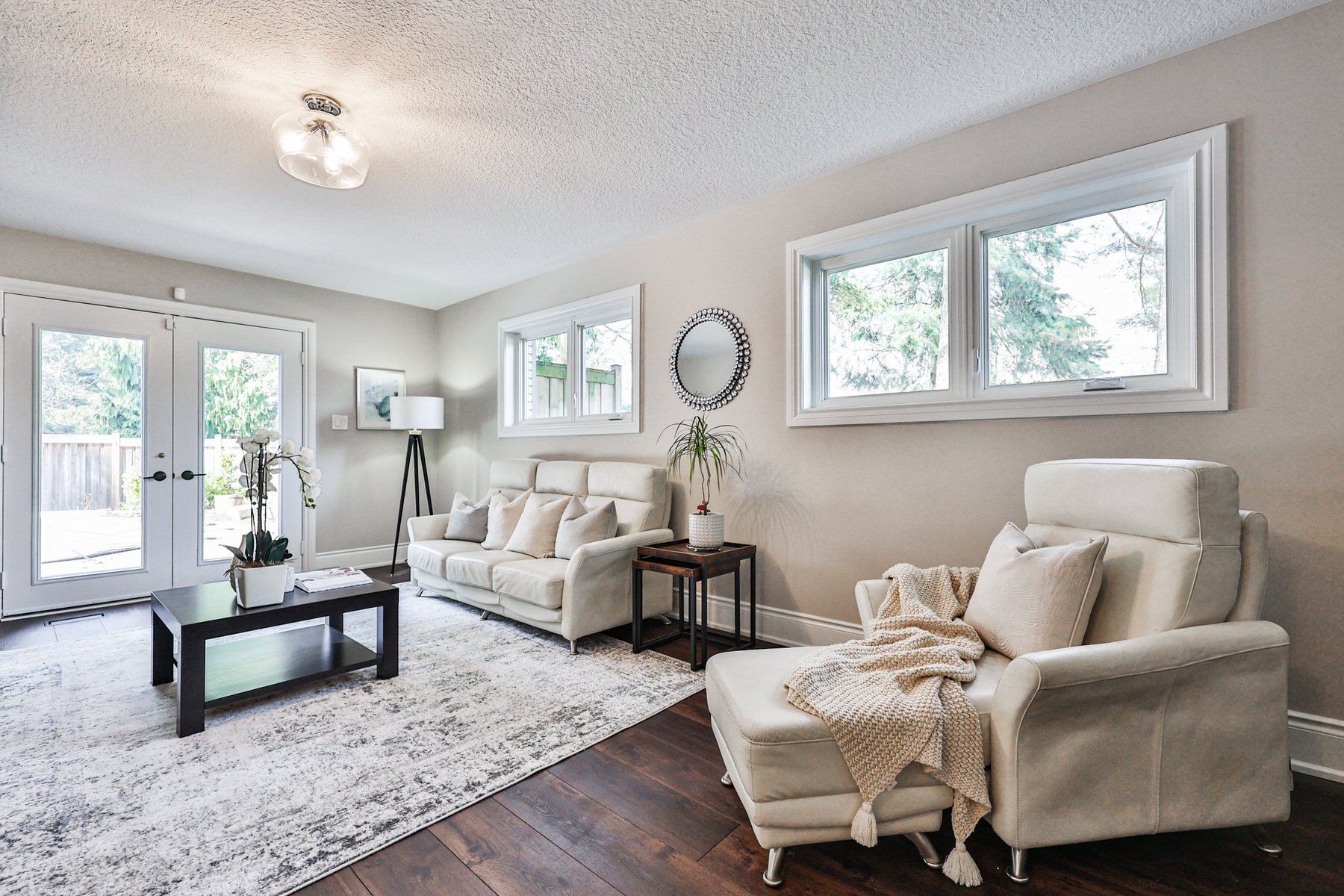 1276 Greenoaks Drive