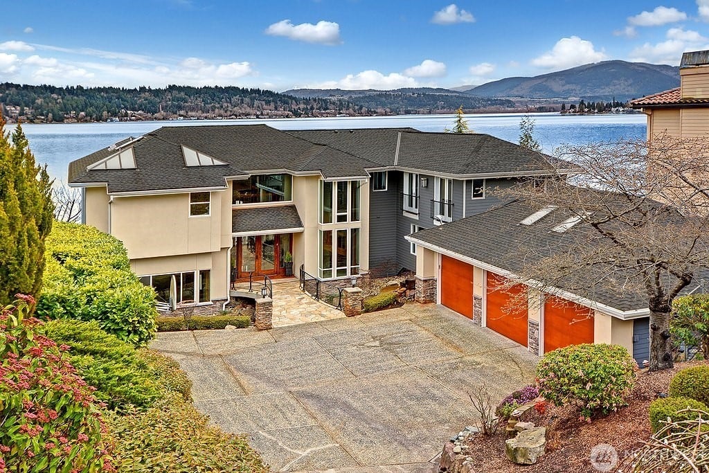 3016 W Lake Sammamish Pkwy SE