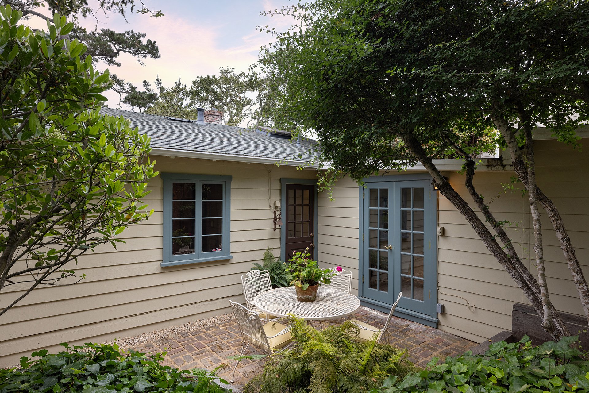 Carmel Cottage Living - Lincoln 3NE of 12th