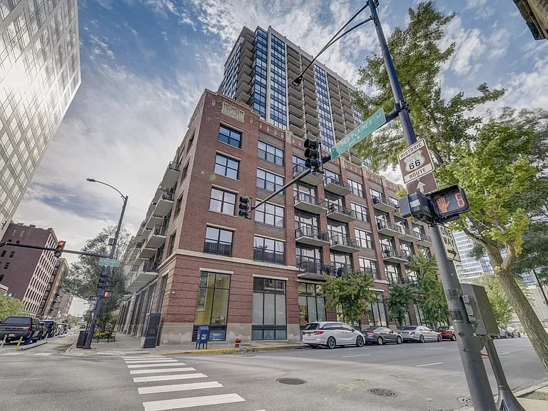 210 S Desplaines ST 908