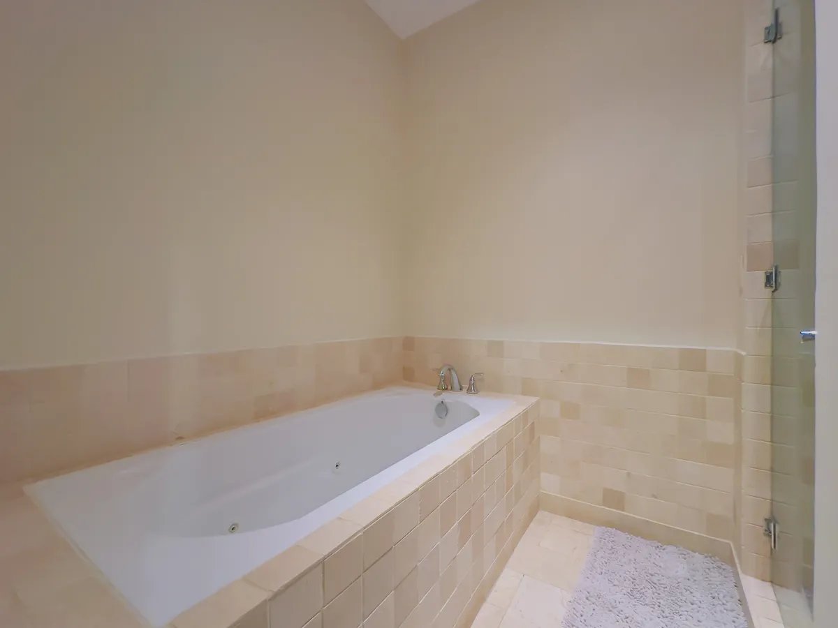 Ground Level Condo with a Yard