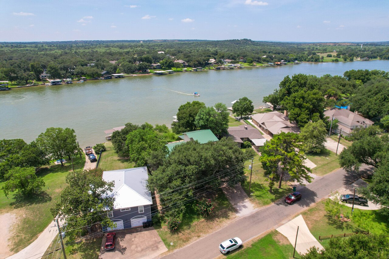 1704 Bluebonnet Lane