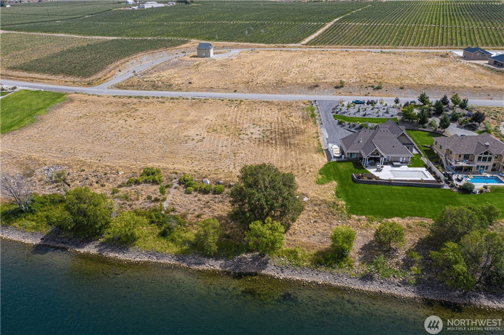 37 N Shore Dr
