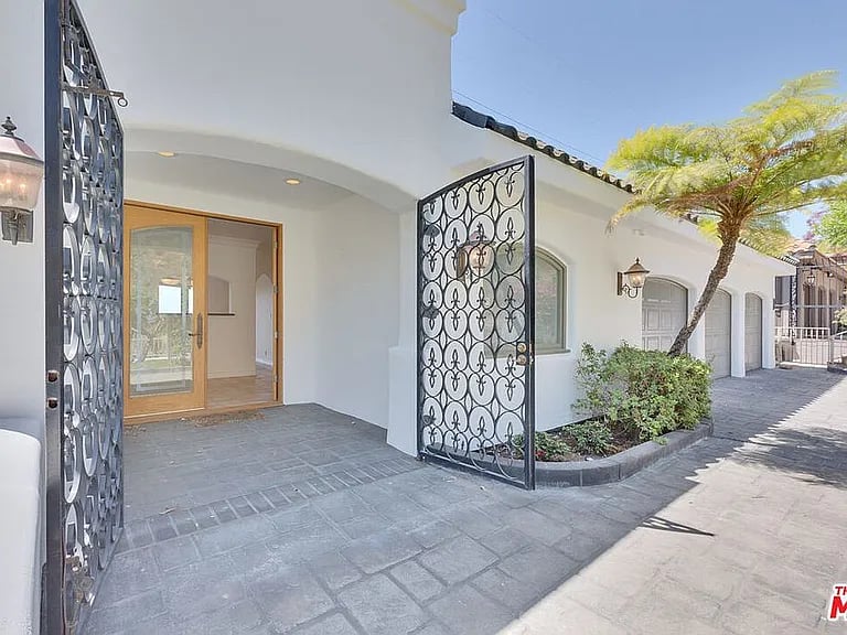 7212 Mulholland Dr