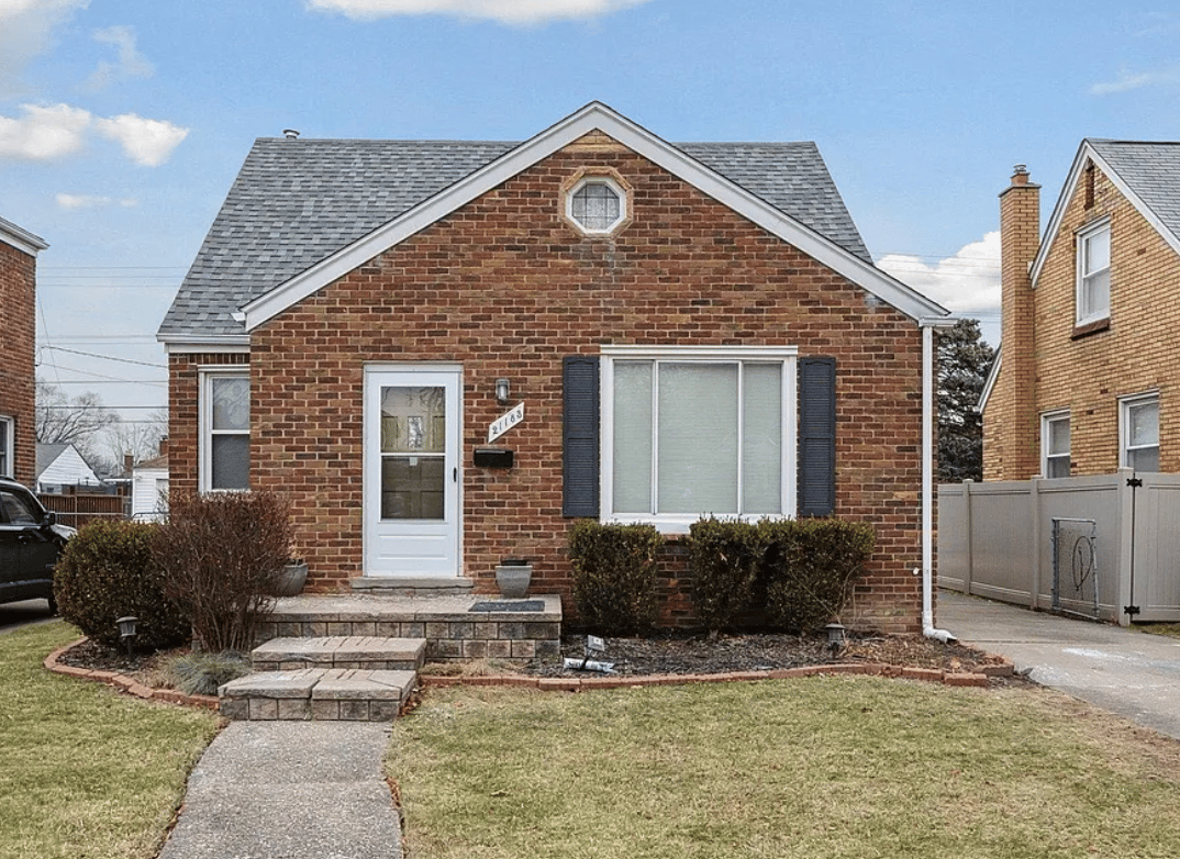 21183 Country Club Dr