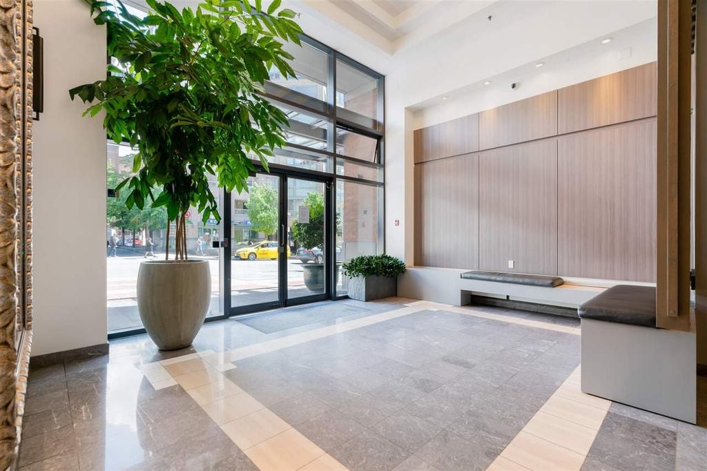 212 Davie St, #601