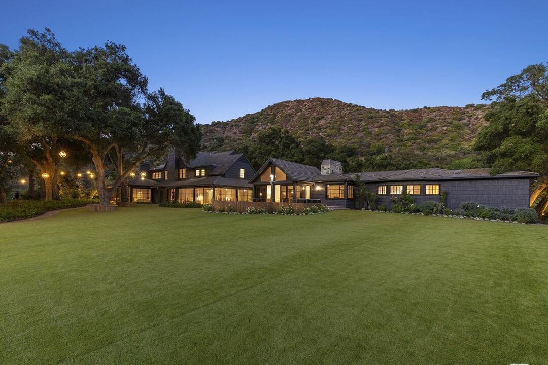 3100 Mandeville Canyon Rd