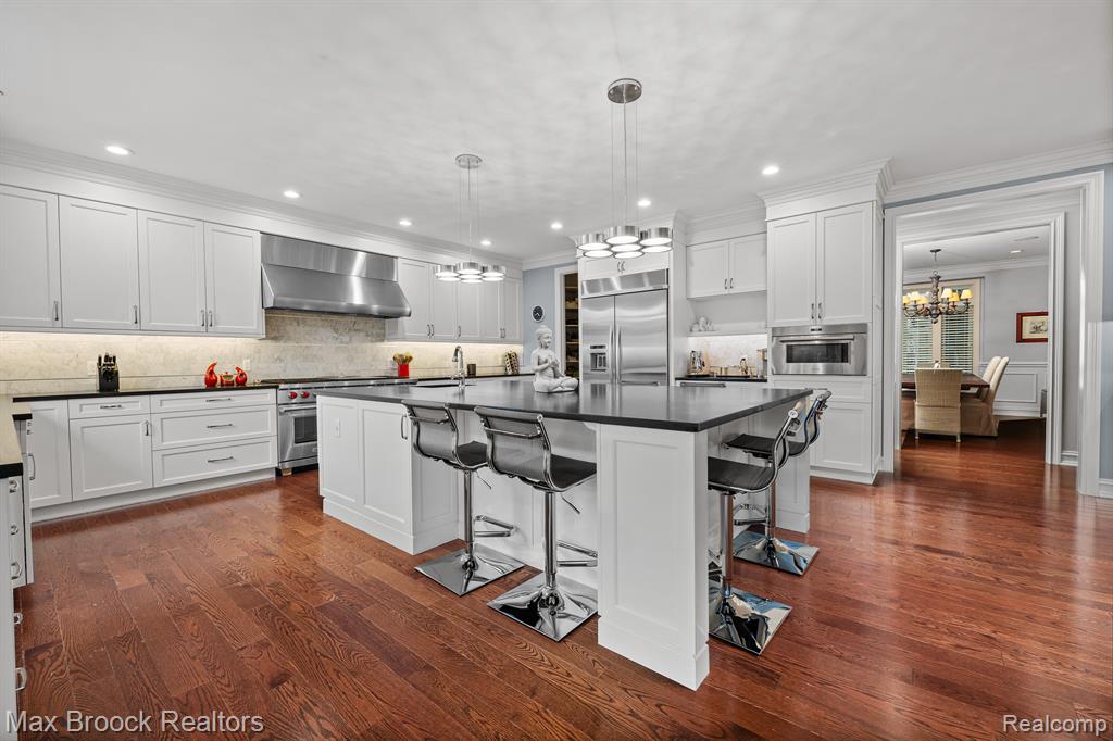 1170 Chesterfield Avenue