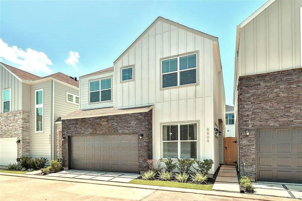 8809 Hollister Pine Ct