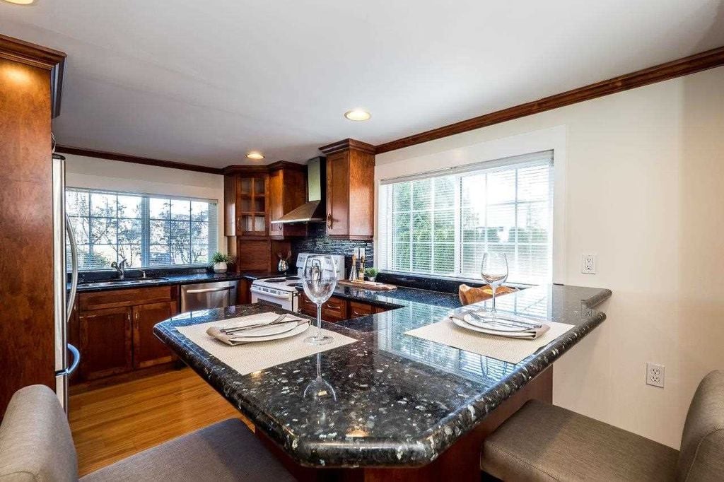 412 W St. James Rd