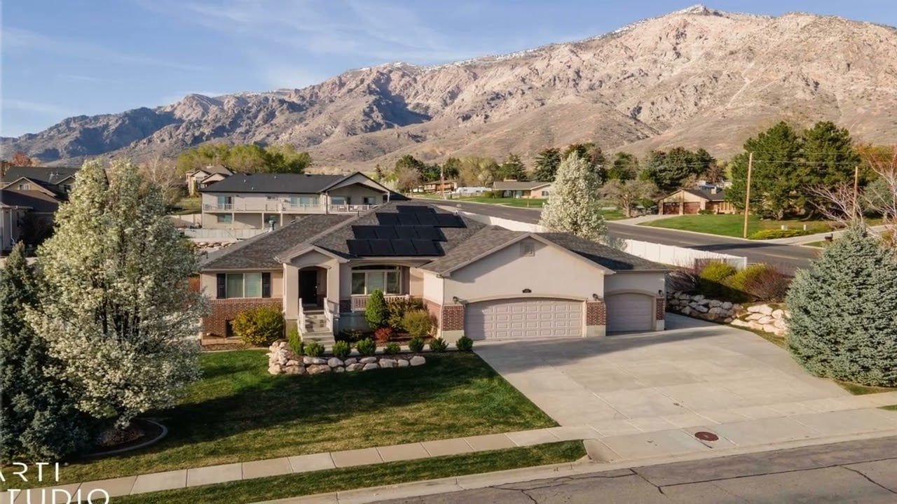 PLEASANT VIEW, UT - Beautiful Spacious Home, Breathtaking Mountain and Valley Views!