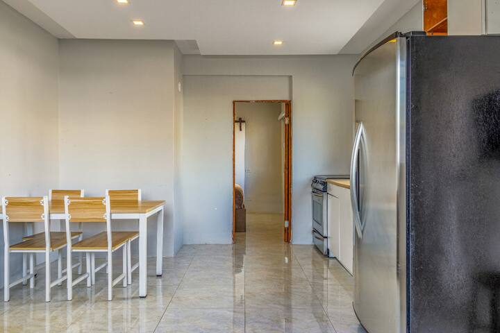 Beach House Apt 11 • Sleeps 4 • Kitchen + Sofa Bed - Airbnb