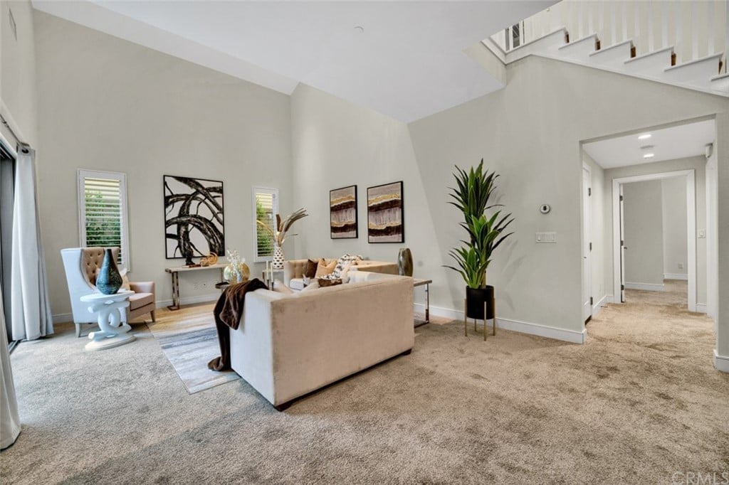 124 N lomita