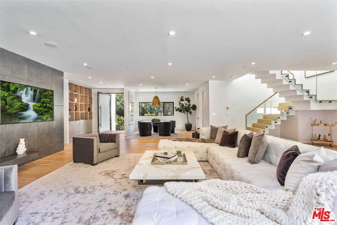 2220 Coldwater Canyon Dr