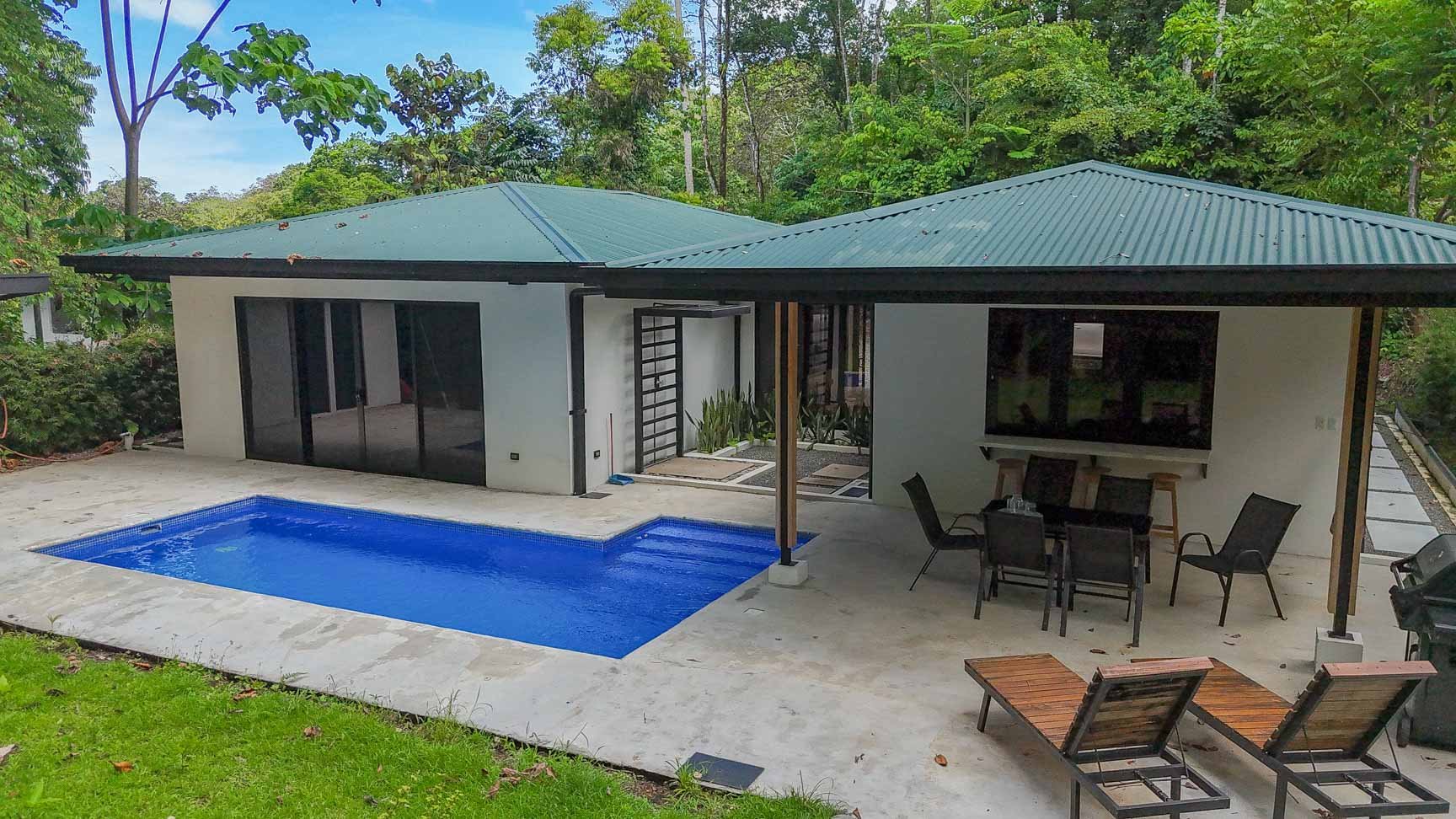 Rainforest Home with River, Jungle Trails & Pool in Ojochal
