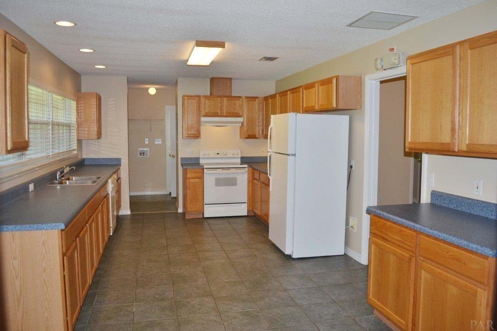 3100 Holley Pointe Rd