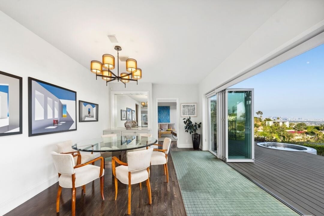 Sierra Mar Dr, 90069