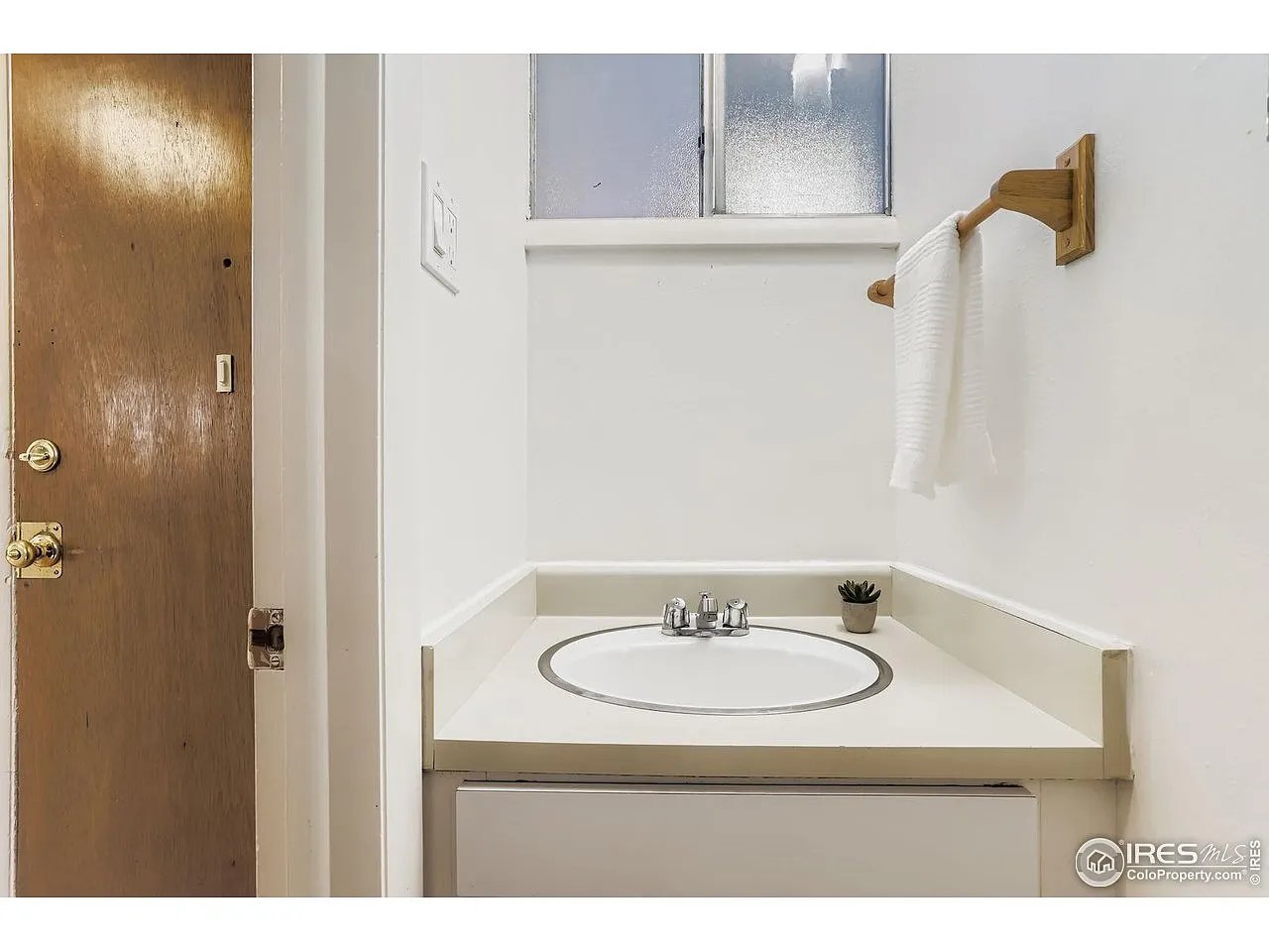 1842 Canyon Blvd #111