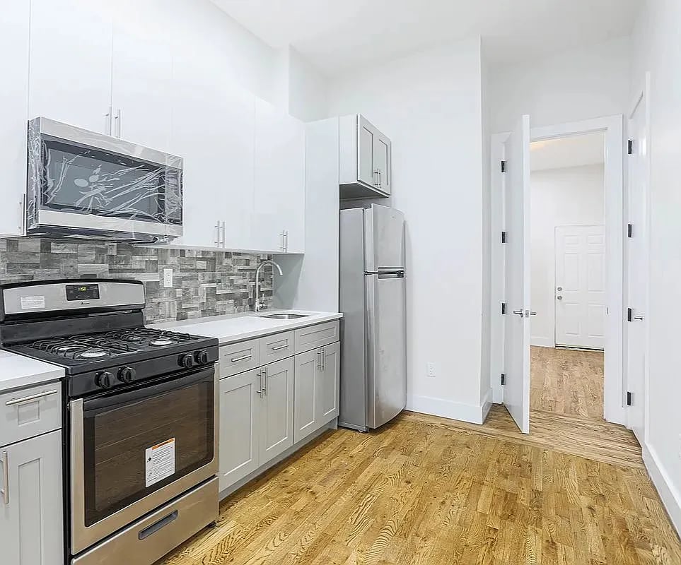 352 Melrose St 1R