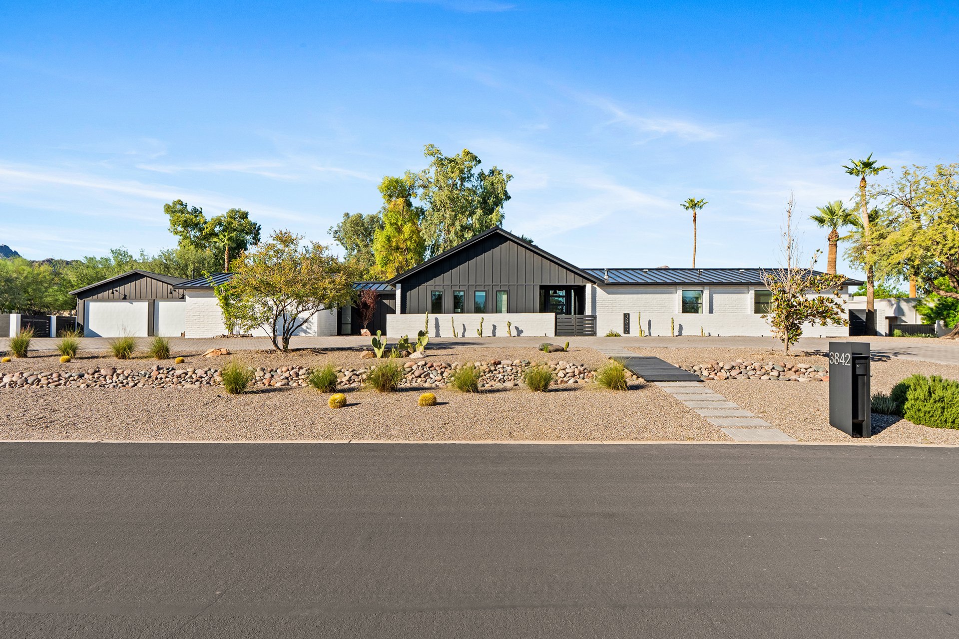 3842 E SAN MIGUEL Avenue, Paradise Valley
