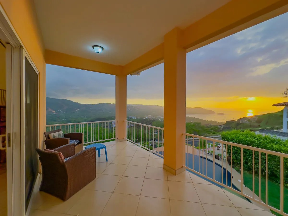 Ocean View Home in Altos del Cacique