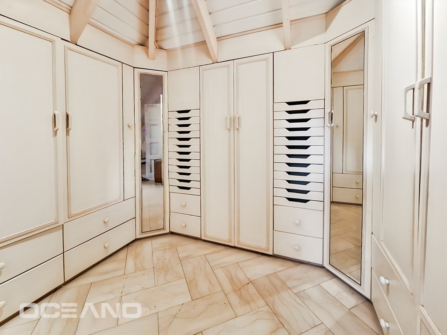 3 bedrooms Townhouse + Studio 