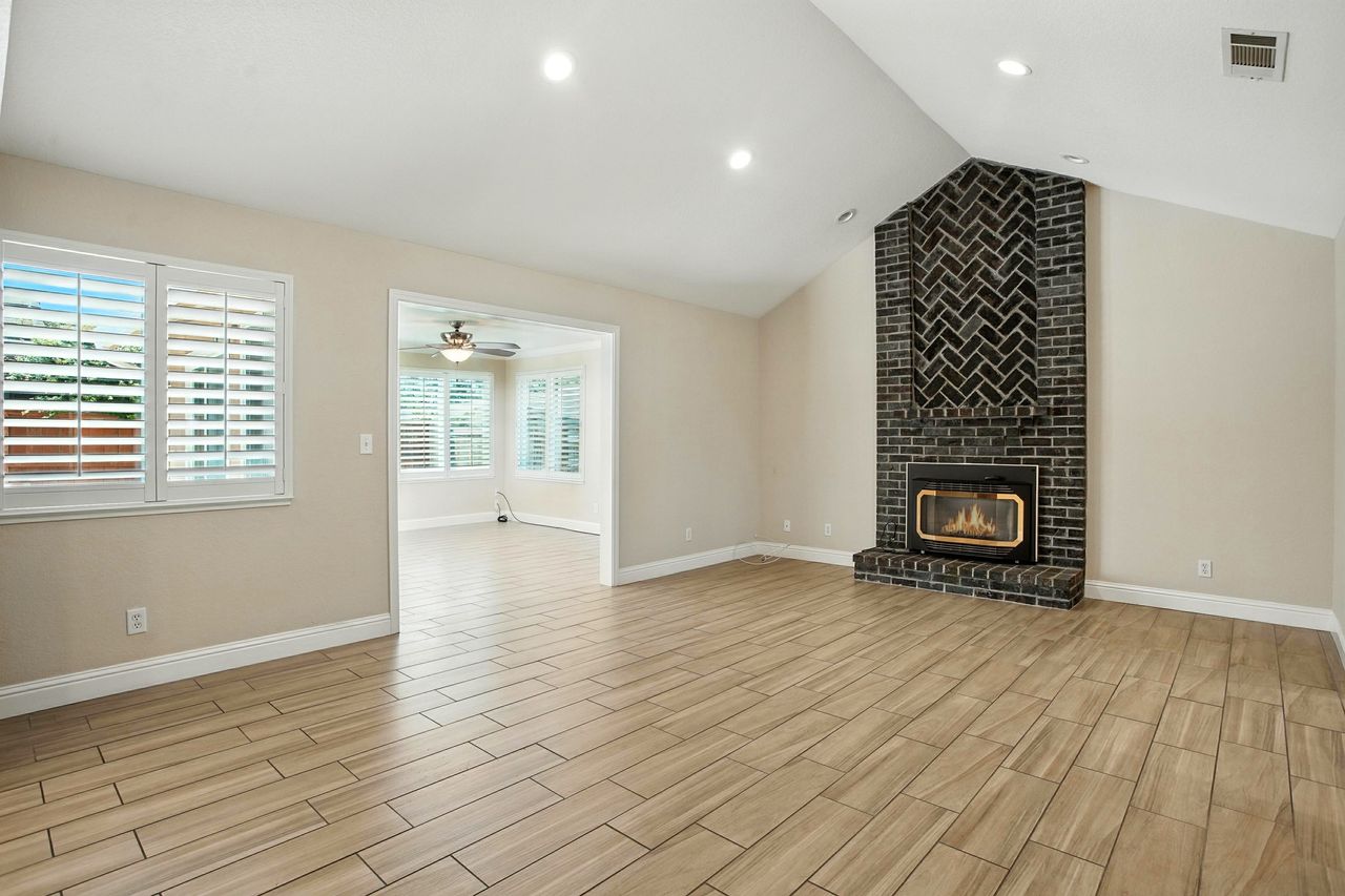 Great Custom Home in Galt! 